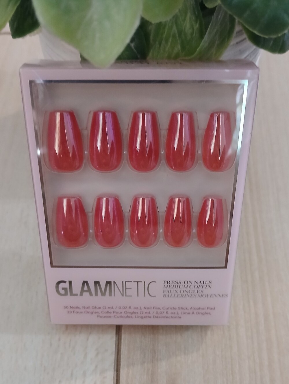 NWT Glamnetic Press On Nails Medium Coffin In Runaway Red Icon
